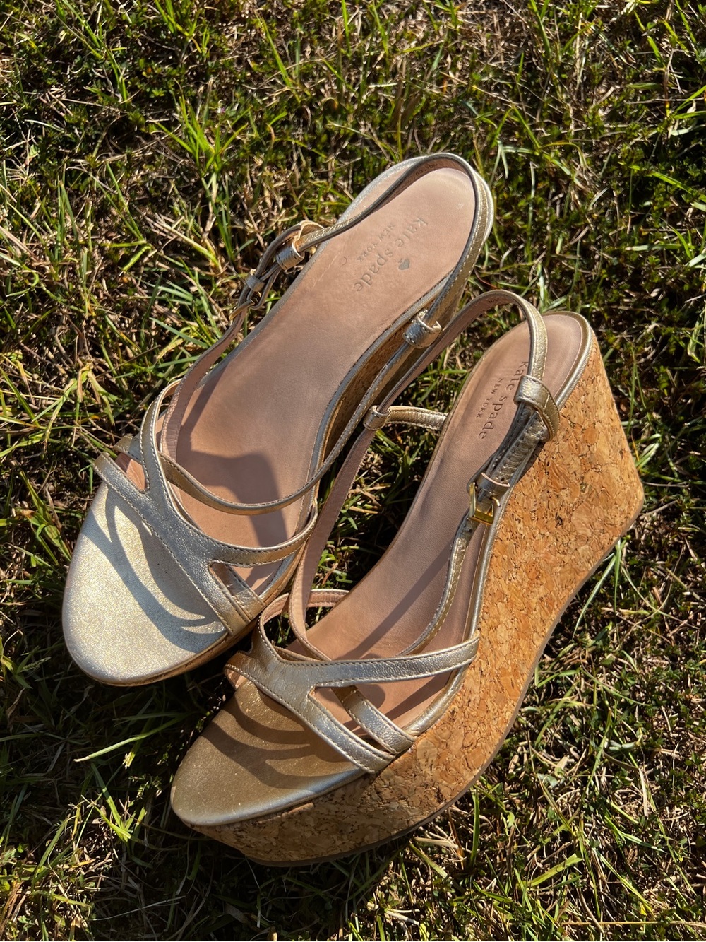 CLEAN Kate Spade size 10 Womens Gold Wedge Sandal Heels